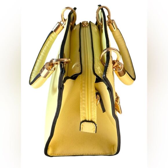 Yellow crossbody purse - Picture 4 of 5